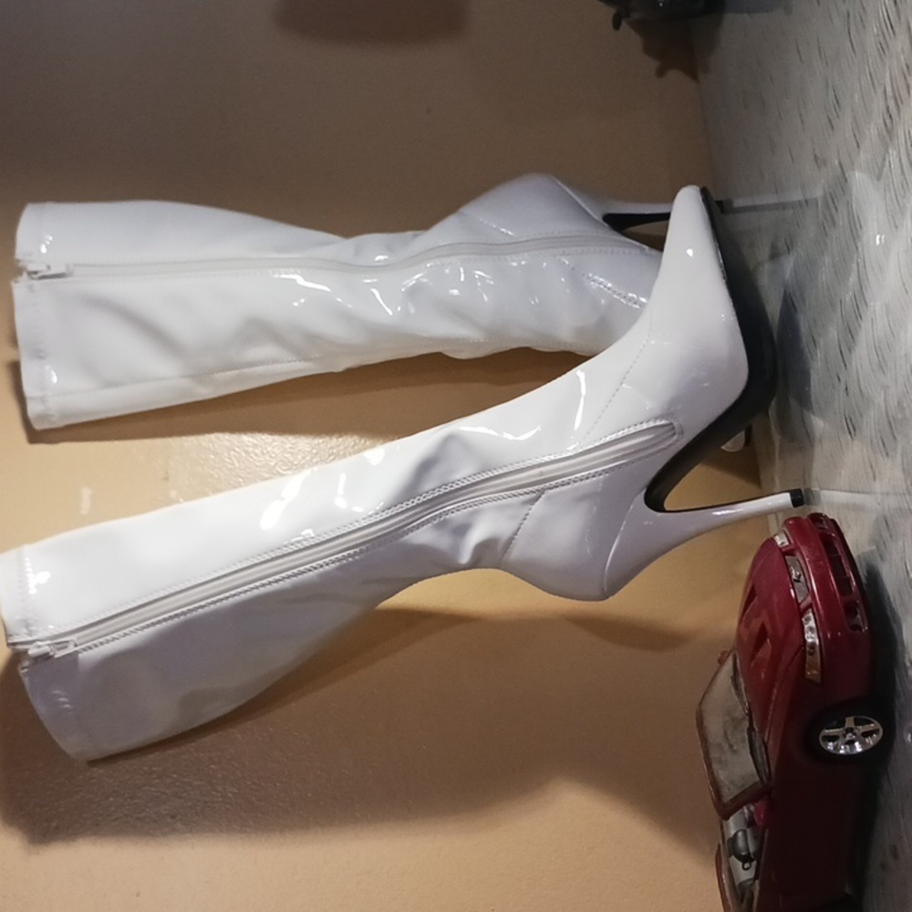 WHITE PLEASER BOOT SIZE 6 ORIGINAL BOX